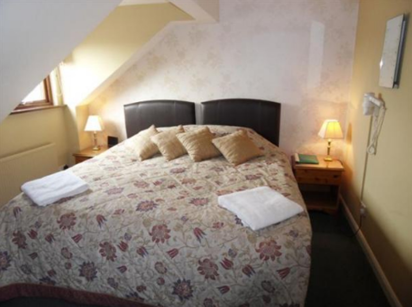 Room 7 - Double Superking or Twin Primary image